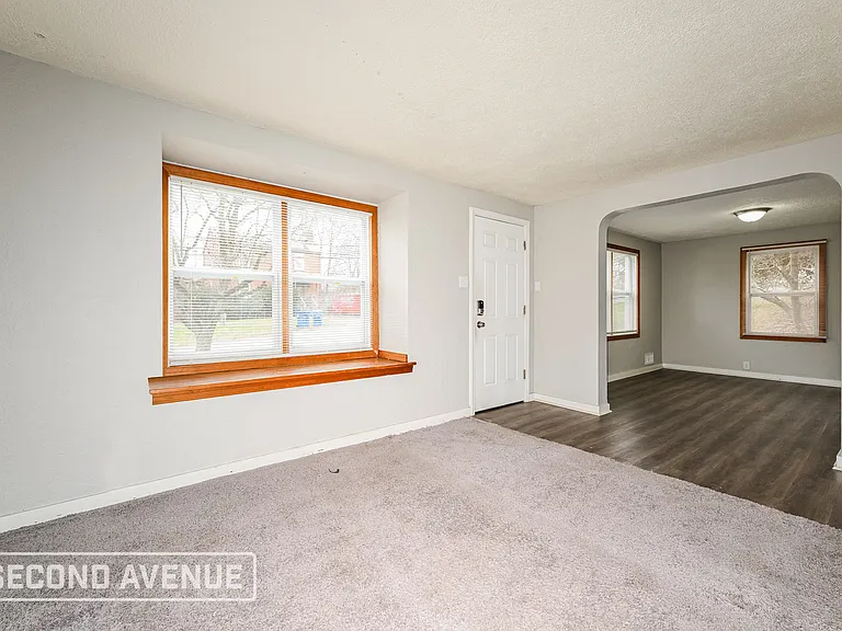 154 Collins Dr — Photo 3
