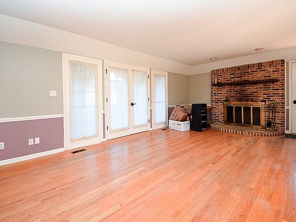 5th image of 144 Castle Dr NW