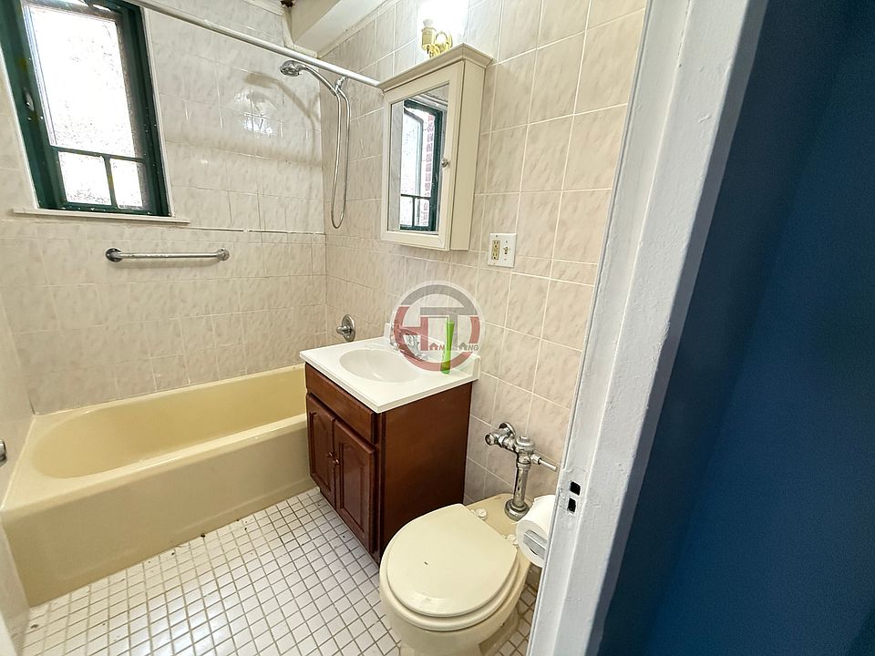 2nd image of 1564 Unionport Rd APT 4A