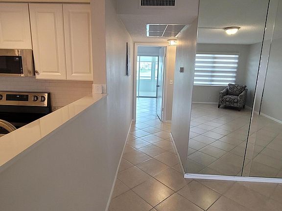3rd image of 372 Wellington J