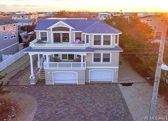 2nd image of 112 E 15th St