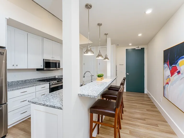300 East Apartments — Photo 106