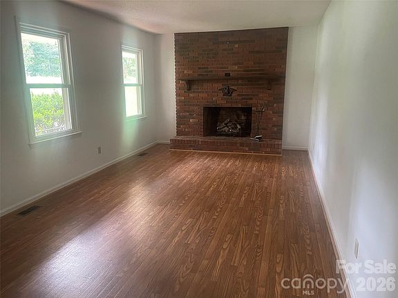 3rd image of 187 River Hills Dr