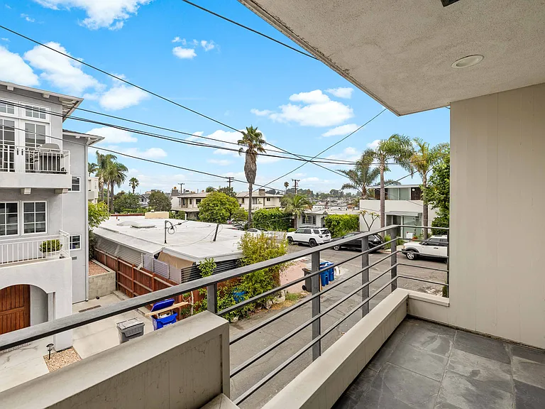 452 Marine Pl — Photo 17