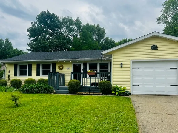 2307 Blackthorn Dr, Champaign, IL 61821