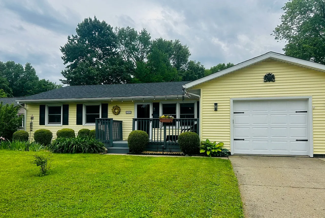 2307 Blackthorn Dr photo 1