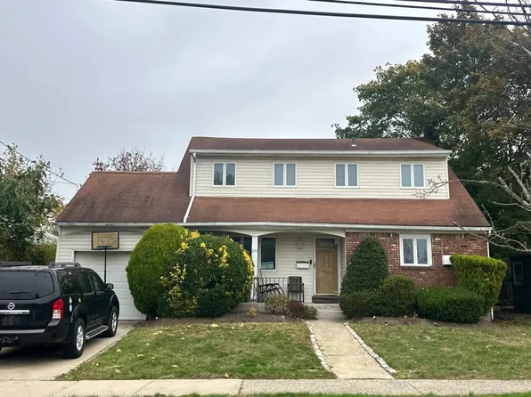 230 Pearsall Pl, Woodmere, NY 11598