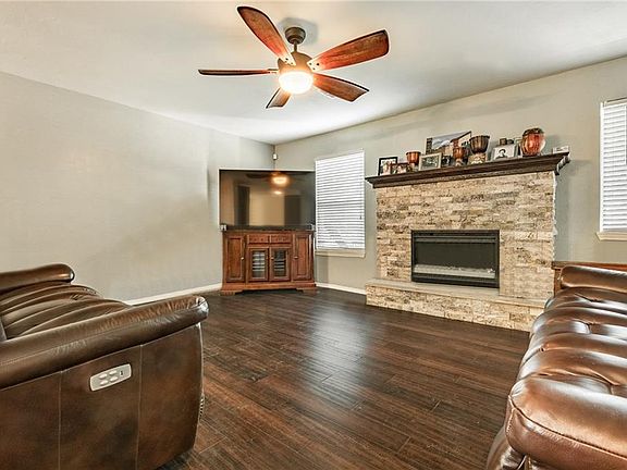 4th image of 212 Birch Ave