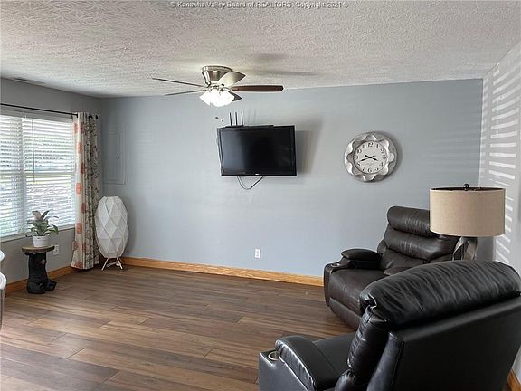 5th image of 3170 Putnam Ave