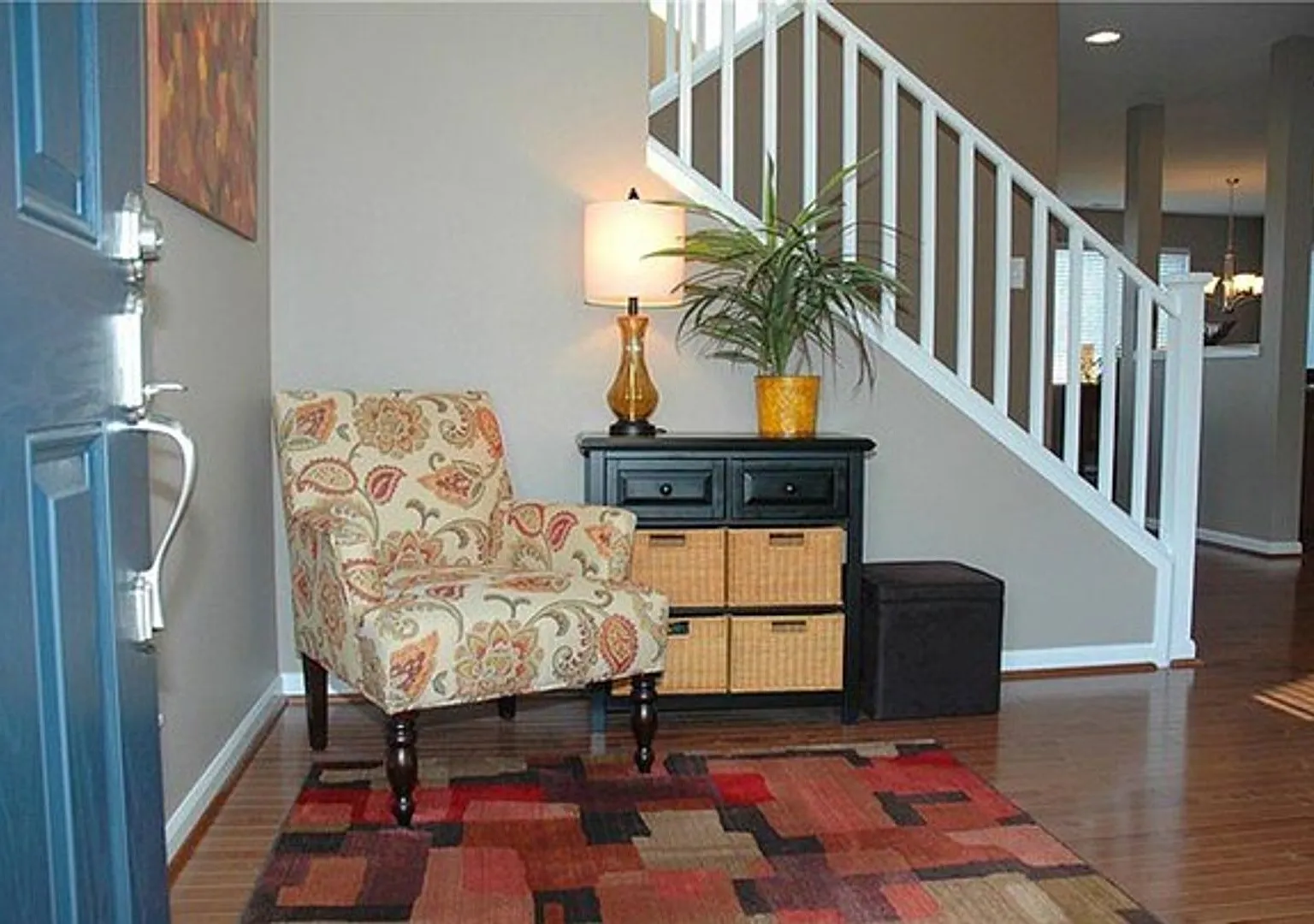 Exquisitely Beautiful Home with 3 bed and 2.5 Bath — Photo 2