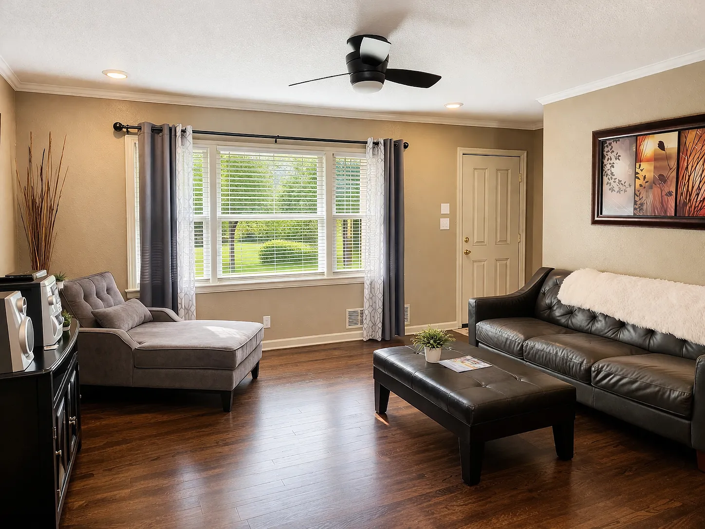 2 bed, 832 sqft, $1,750 — Photo 2
