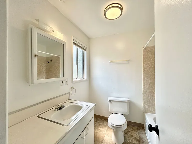 341-347 SE 30th Pl — Photo 24