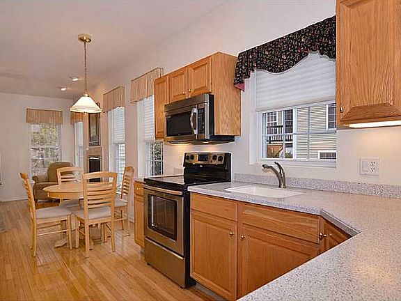 2nd image of 37 Cambridge Cir #37