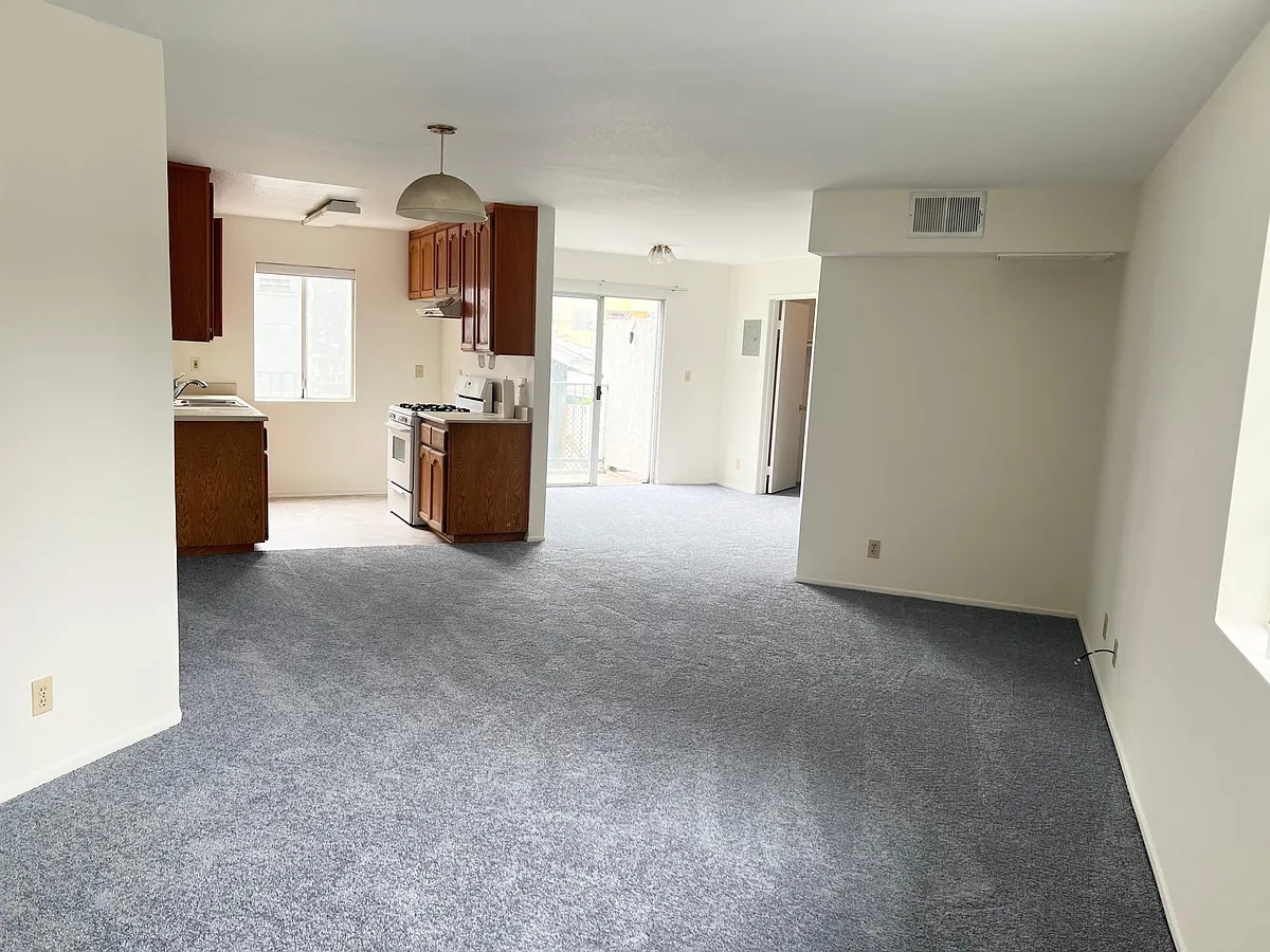 Building Photo - 1426 N Edison Blvd #C