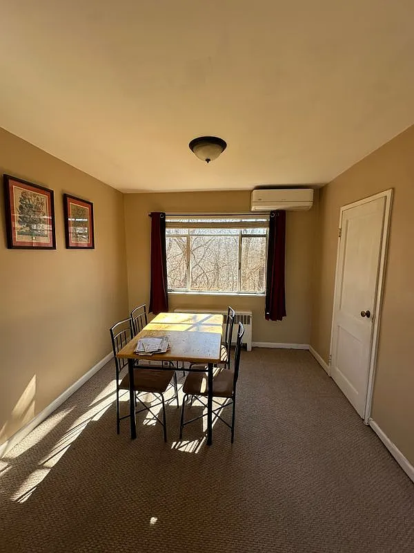 2 bed, 1.0 bath, 842 sqft, $2,100 — Photo 2