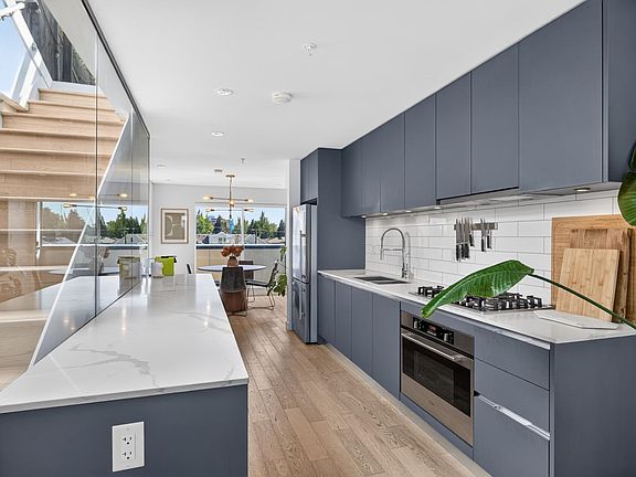 5th image of 1647 E Pender St #305