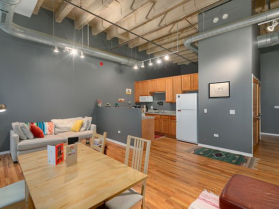 4th image of 1645 W Ogden Ave Unit 336