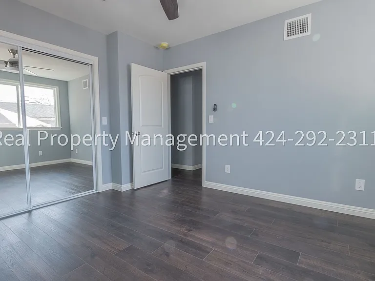1352 E 23rd Street — Photo 8