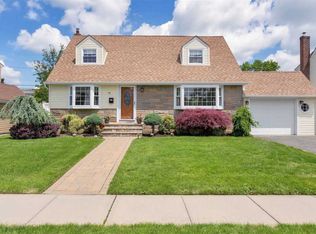 58 Amby Ave, Plainview, NY 11803