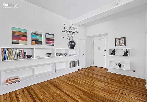 2nd image of 261 Broadway APT 4B