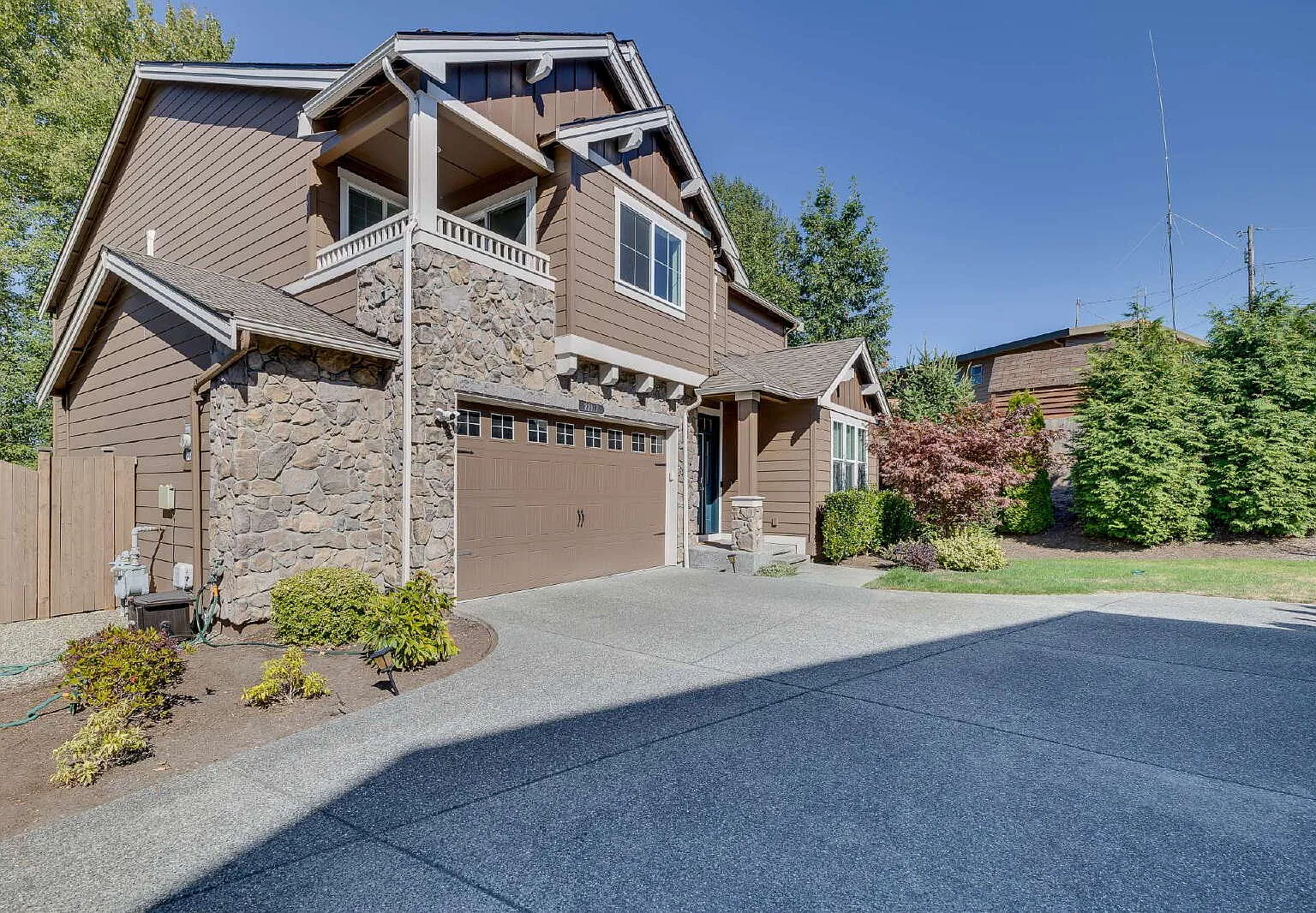 Stunning & Spacious Lynnwood Rental Available Now! — Photo 1