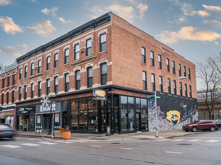 1422 N Milwaukee Ave — Photo 2