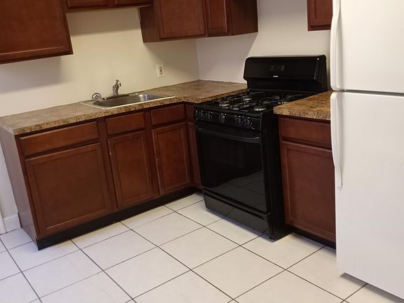 2nd image of 5618 Boyer St