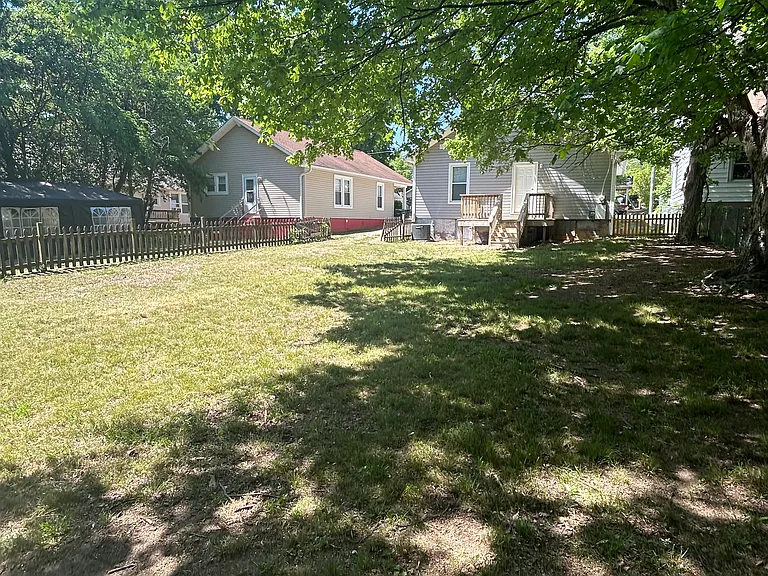 73 Douglas Ave NW — Photo 4