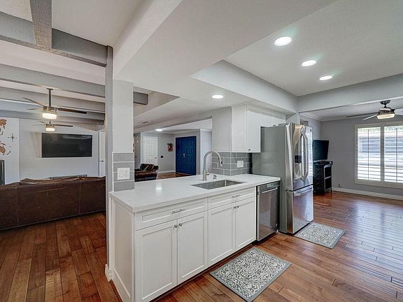 4th image of 2029 E Gardenia Ave
