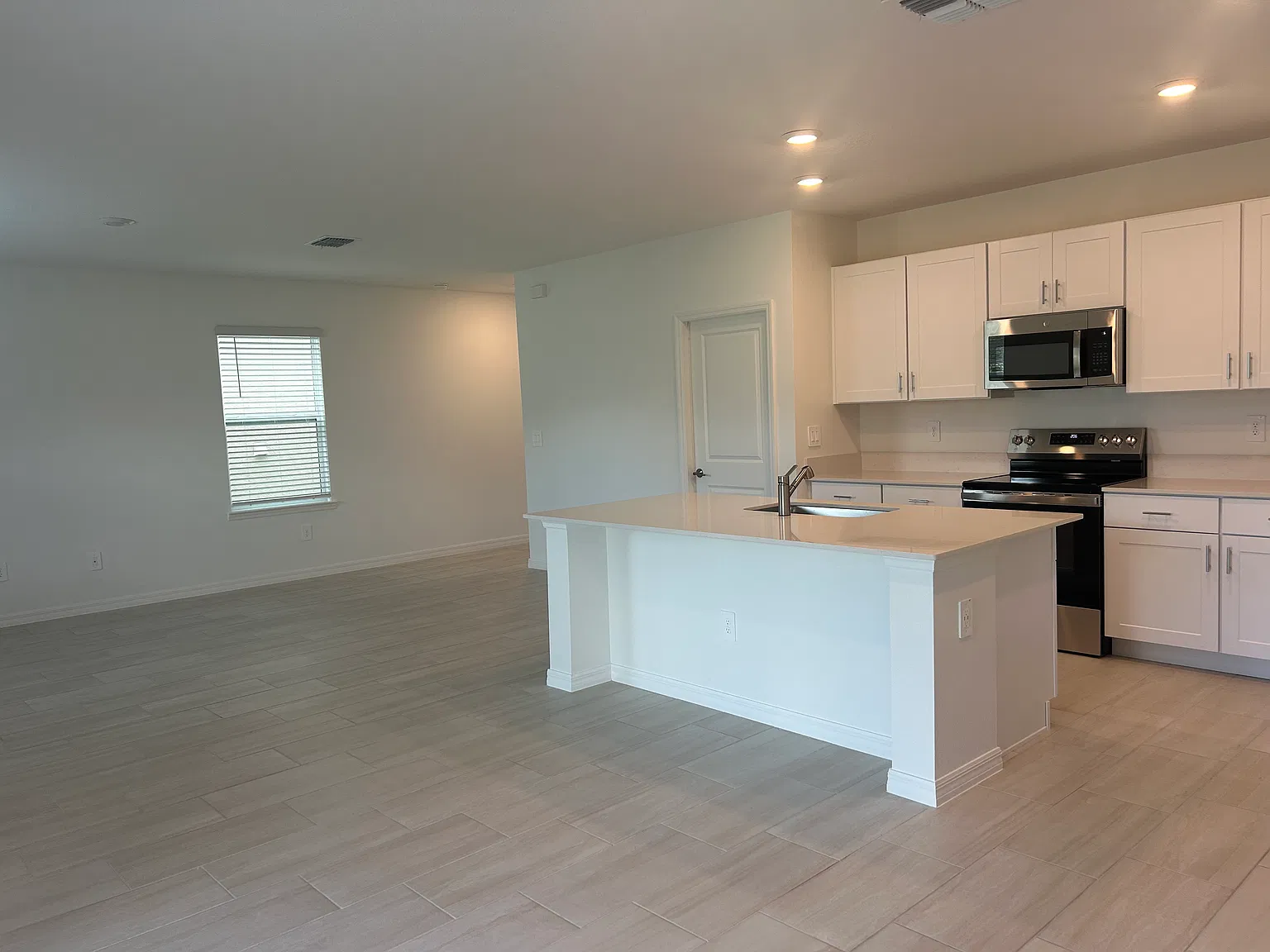 4 bed, 1870 sqft, $2,650 — Photo 2
