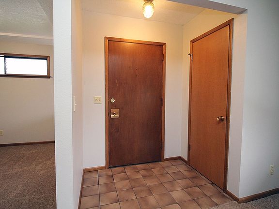 3rd image of 228-230 SE 52nd Ave