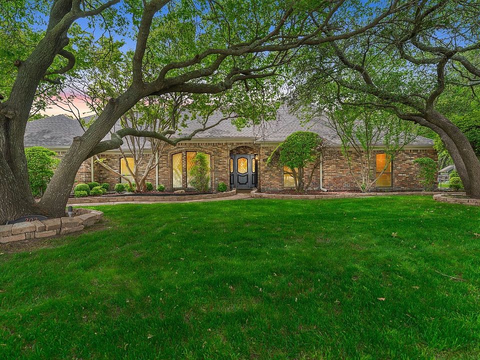 1st image of 202 Willow Creek Cir