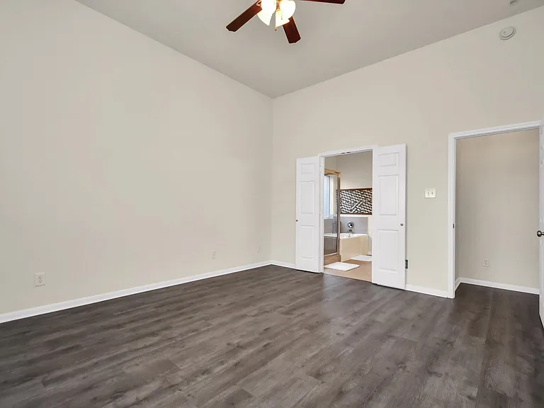 2626 Orchard Creek Ln — Photo 20