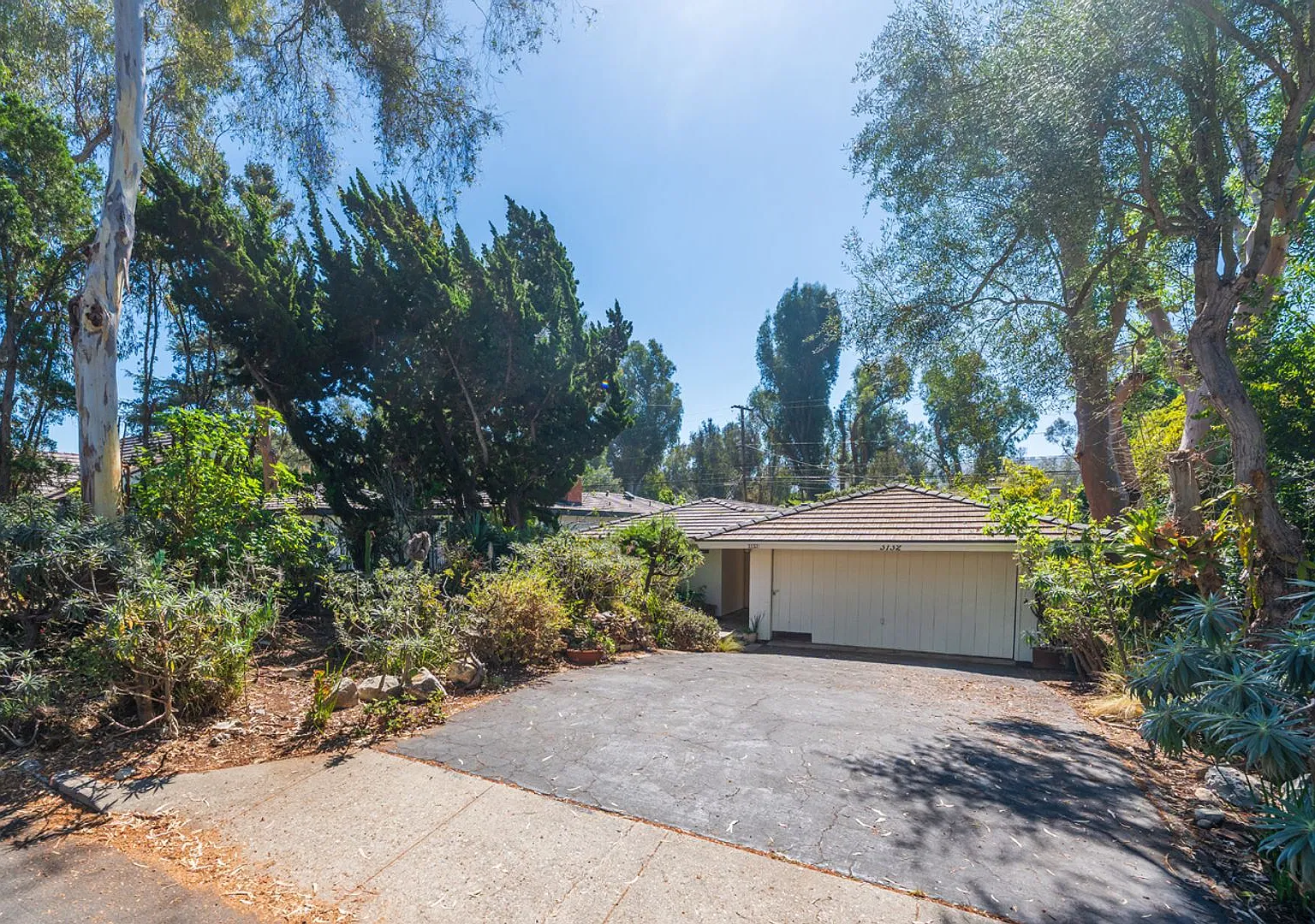 3 bedroom Valmonte home with private courtyard — Photo 1