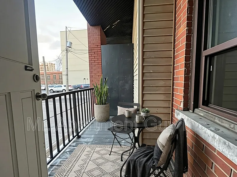 1 bed, 1.0 bath, $1,395 — Photo 3