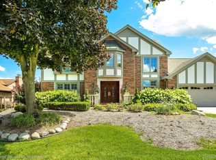 48715 Pinehill Dr, Plymouth, MI 48170