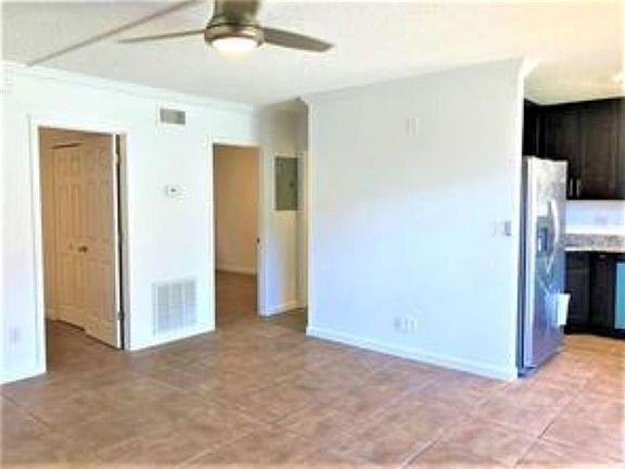 4th image of 305 NE 16th St #B3