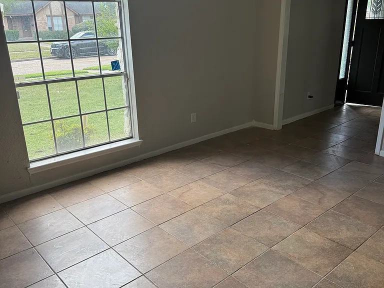 330 Ballantrae Ln — Photo 4