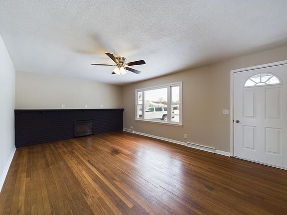 3rd image of 848 Fieldson Dr