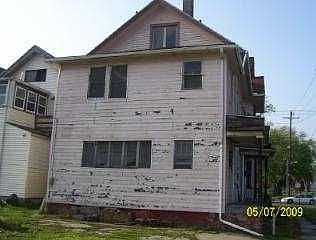 2nd image of 105 W Bancroft St