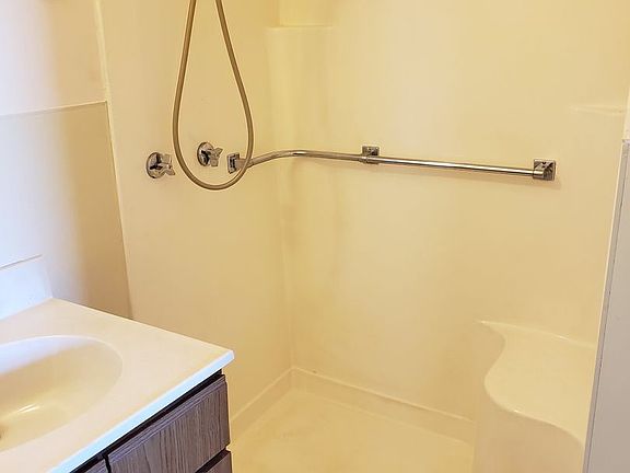 5th image of 910 Gardenette Dr #2