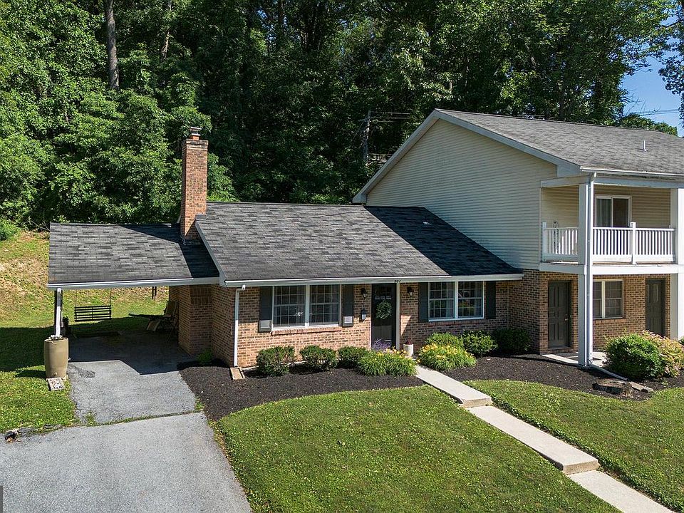 1st image of 907 Rhue Haus Ln