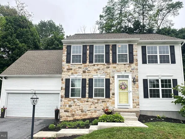 18 Copperwood Ln, Ephrata, PA 17522