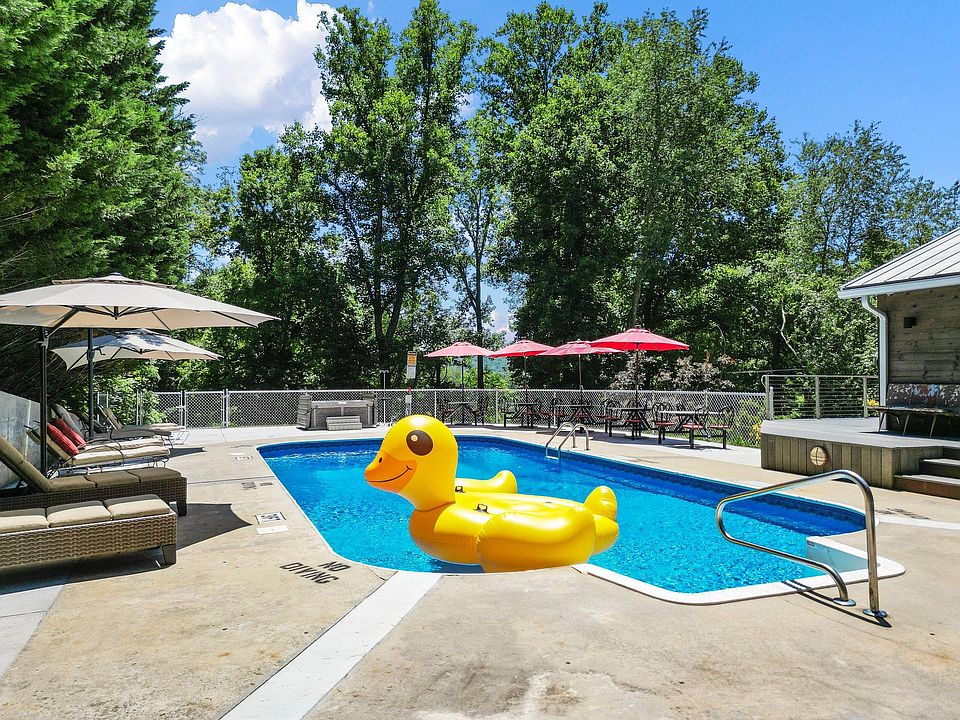 Utopia 4-6m Pool & Toys for Summer Fun on the Water!