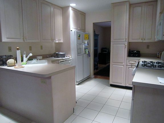 2nd image of 19 Lakeview Dr