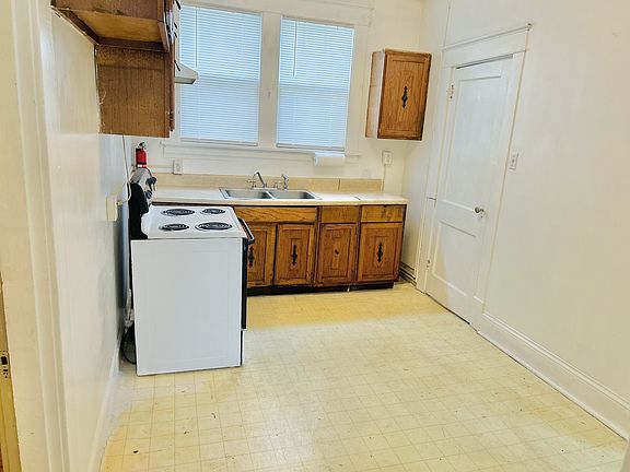 2nd image of 2210 Memorial Ave #A