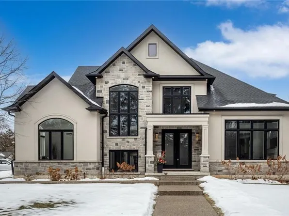 817 King Rd, Burlington, ON L7T 3K8