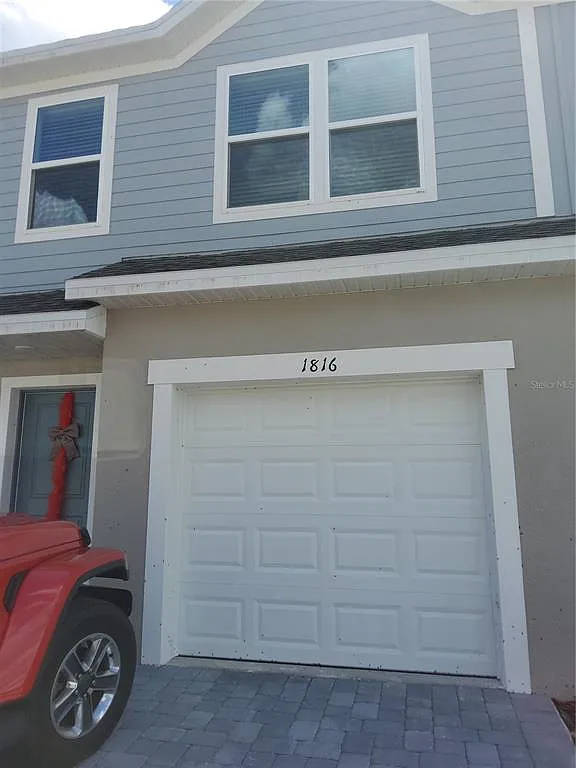 3 bed, 2.5 bath, 1300 sqft, $2,000 — Photo 1