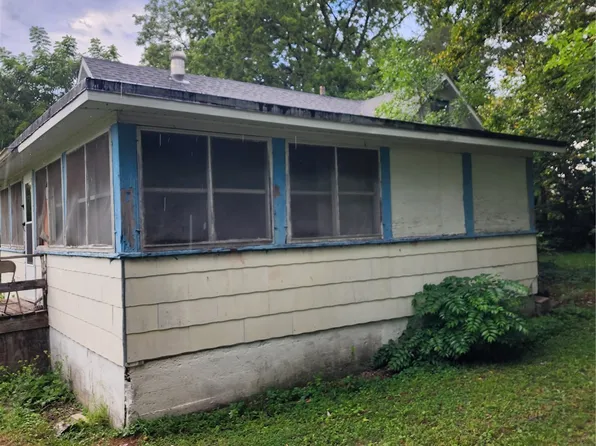 702 4th Ave, Vinton, IA 52349