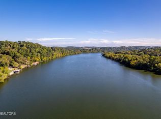 110 Vineyard Cove Dr, Loudon, TN 37774